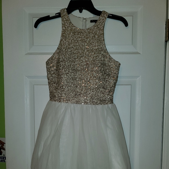 Cute short dress - Picture 1 of 2
